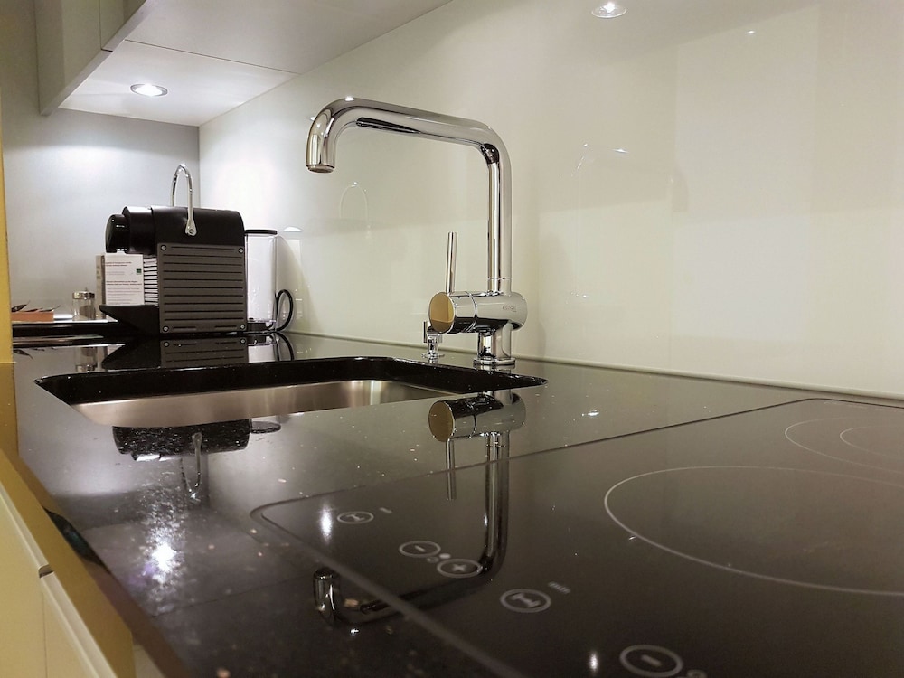 Exclusive Suite, 1 King Bed with Sofa bed, Kitchenette - Photo 9
