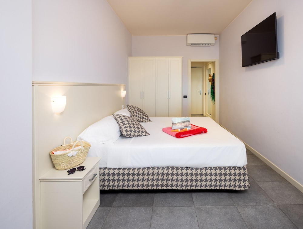 Double Room, 1 Bedroom, Terrace, Sea View - Photo 5