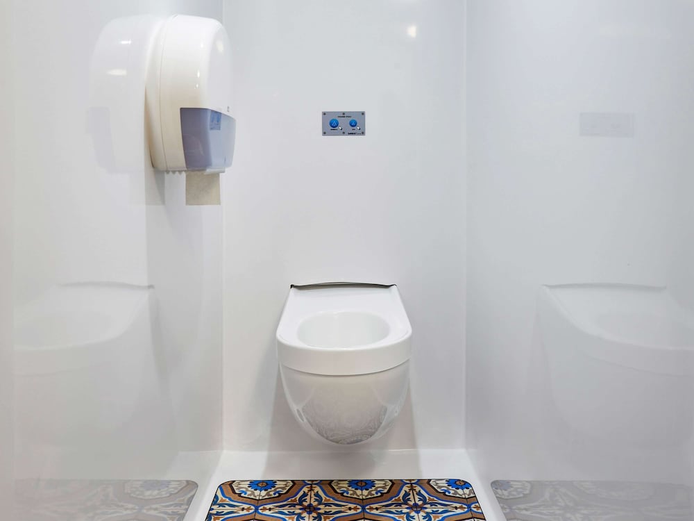 Break room with shared bathroom and toilets photo 2