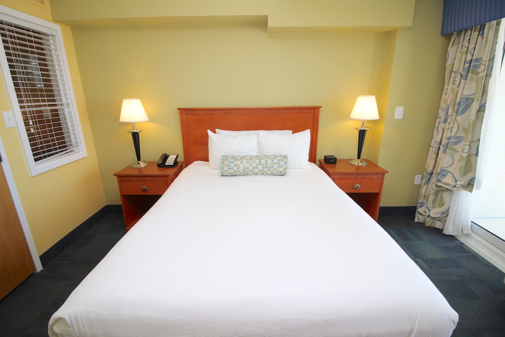 Premium Condo, 1 Bedroom, Balcony, Ocean View - Photo 1