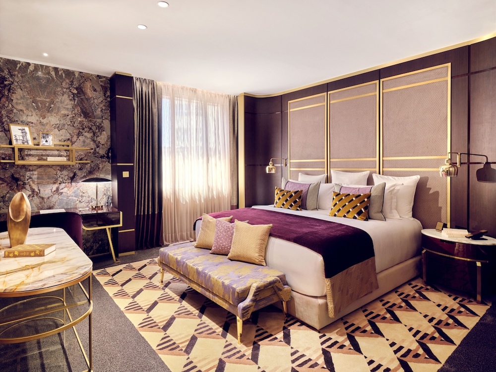 Executive Suite - Photo 2