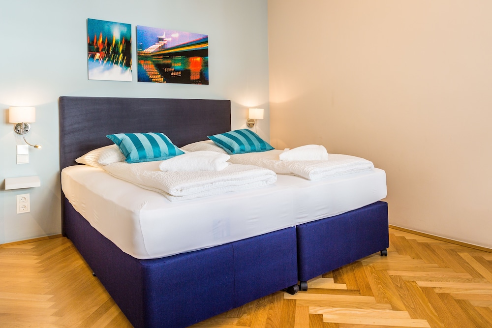 Family Apartment, 1 Bedroom, Accessible, Courtyard Area