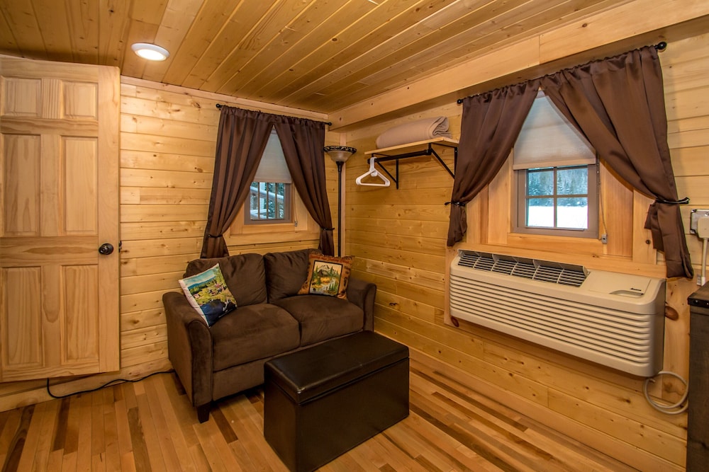 Chestnut Premier #14: Lakefront Serene Escape Cabin photo 3