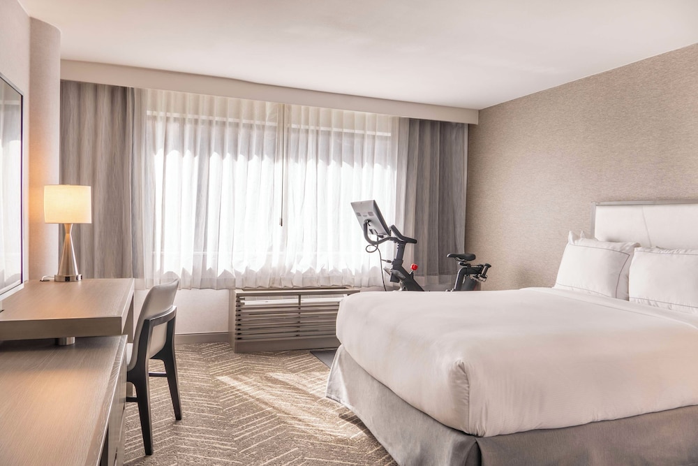 Standard Room, 1 King Bed (Spin Bike) photo 1
