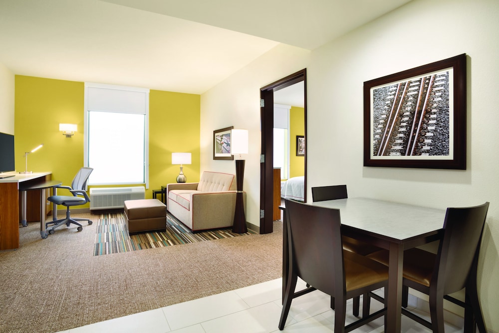 Suite, 1 King Bed, Accessible, Bathtub photo 2