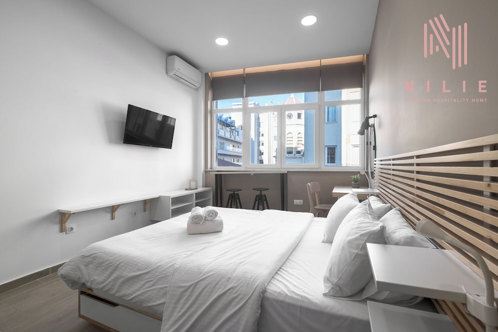Premium Studio, City View