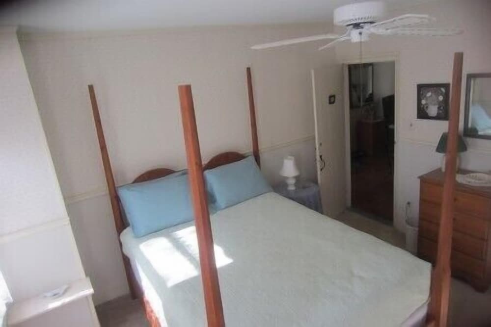 The Violet Room photo 3