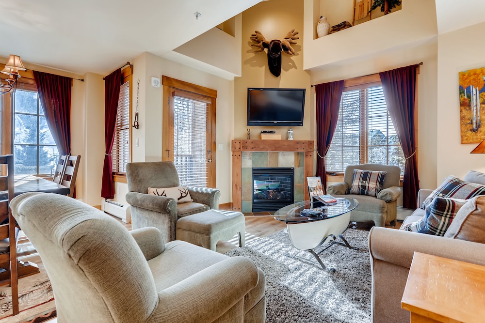 Condo, 2 Bedrooms (with Murphy)
