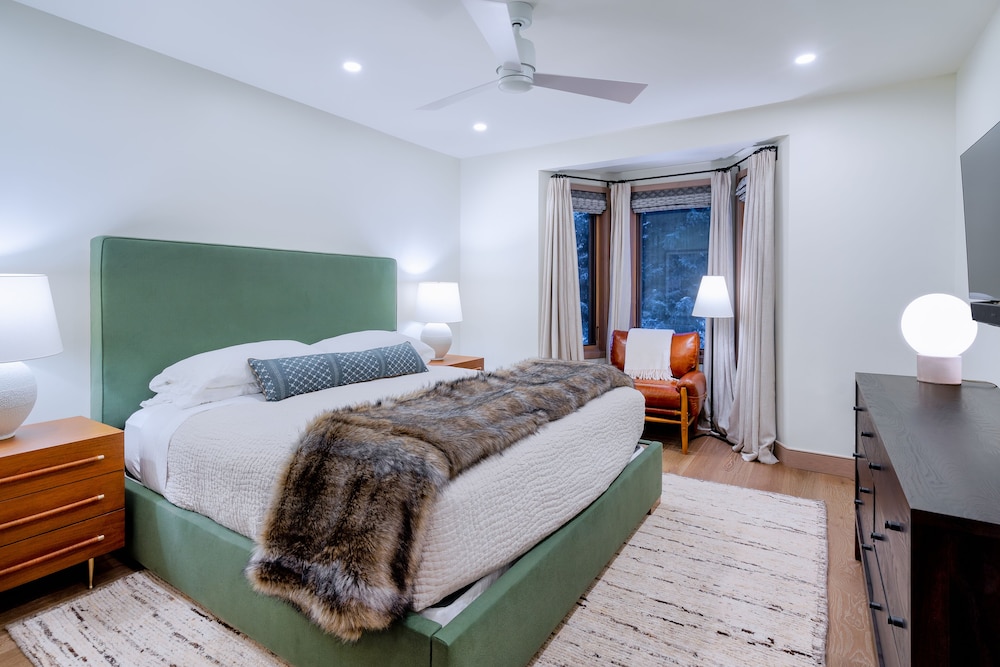 Luxury Condo, 2 Bedrooms photo 3
