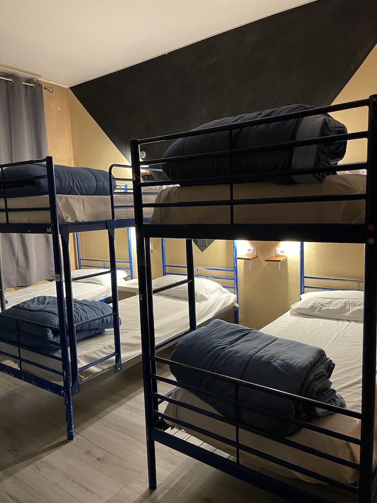 Shared Dormitory, Women only, Shared Bathroom