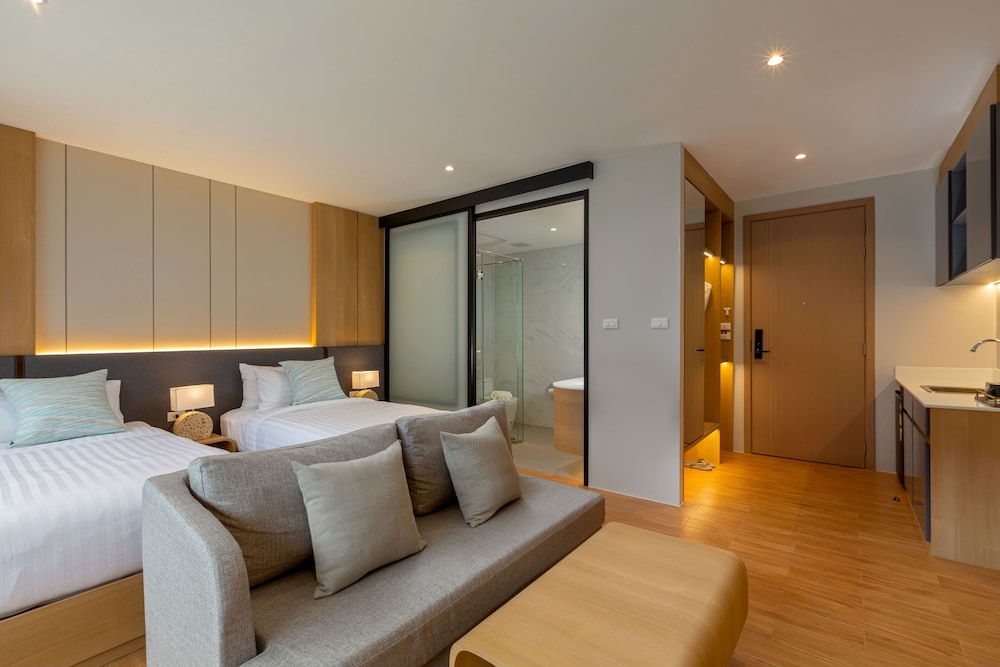 Deluxe Room, 2 Twin Beds, Pool Access - Photo 5