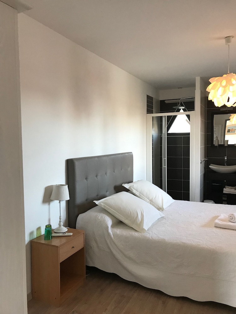 Double Room (2)