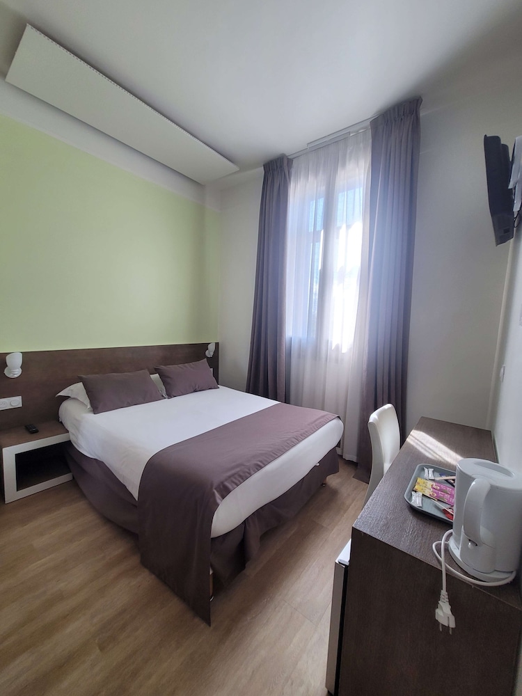 Standard Room, 1 Double Bed - Photo 12