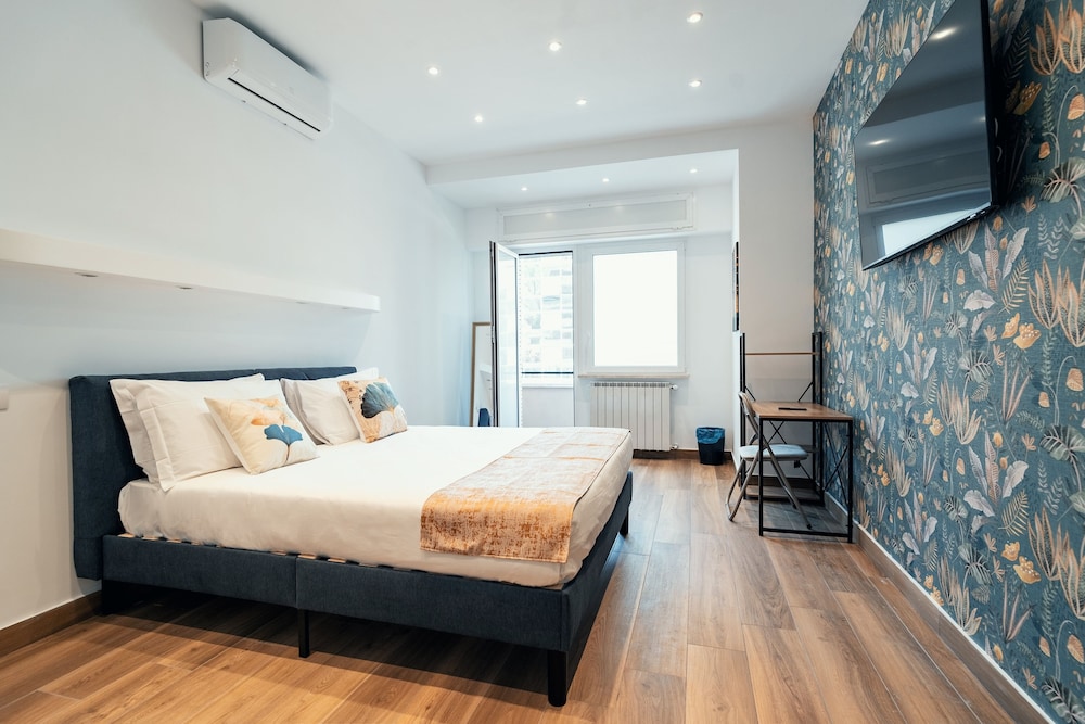 Comfort Room, City View