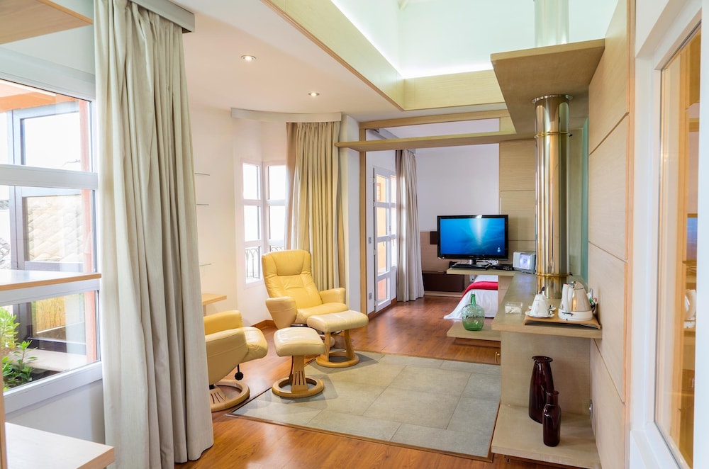 Suite - Photo 7