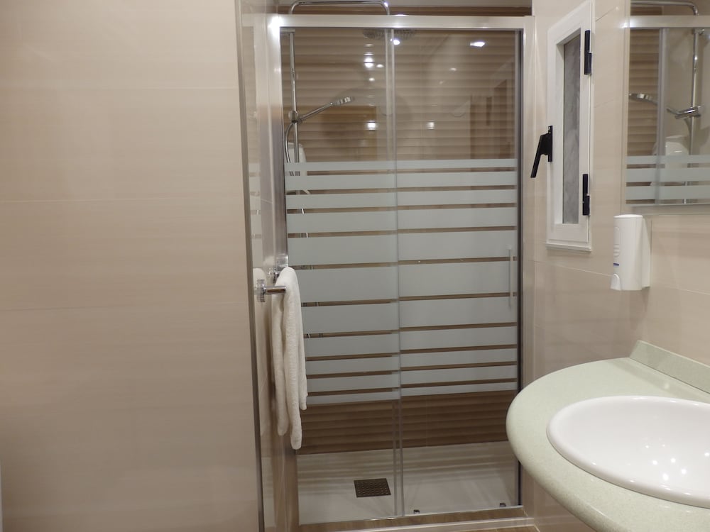 Twin Room - Photo 4
