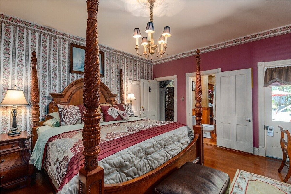 Luxury Room with Garden View, Captain Bridgeford photo 1