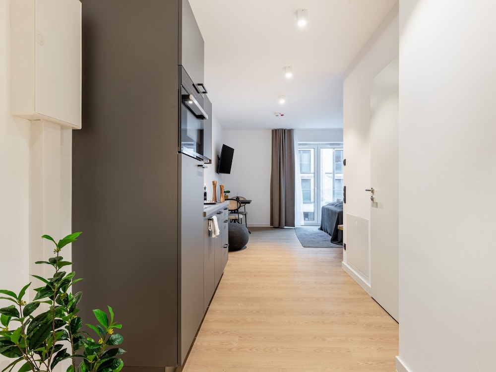 Suite L - Photo 11