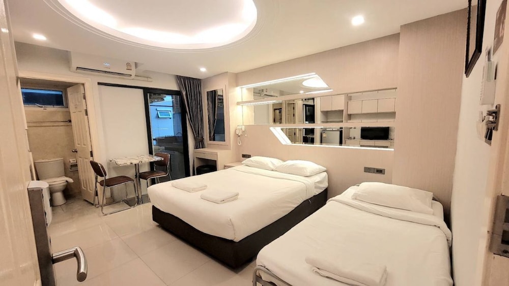 Extra Bed With 2 Beds Room photo 1