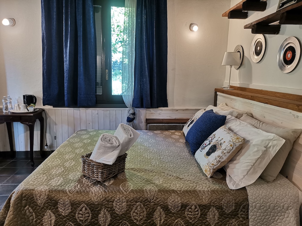 Classic Double or Twin Room, Hill View photo 3
