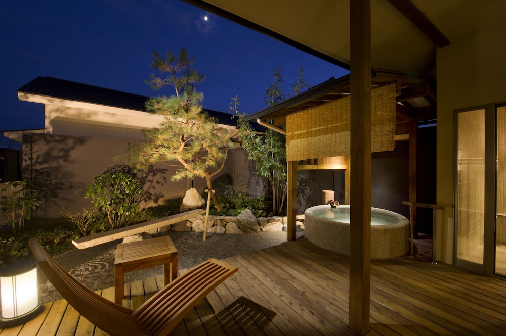 Japanese Western Style Room for 4 Guests with Open-air Bath and Garden View (Type A) photo 1