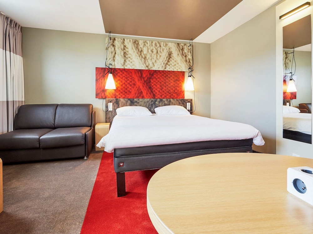 Premium Double Room, 1 Double Bed with Sofa bed, Balcony - Photo 4