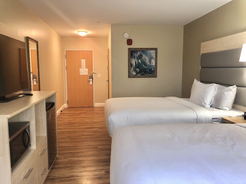 Standard Room, 2 Queen Beds, Non Smoking - Photo 2