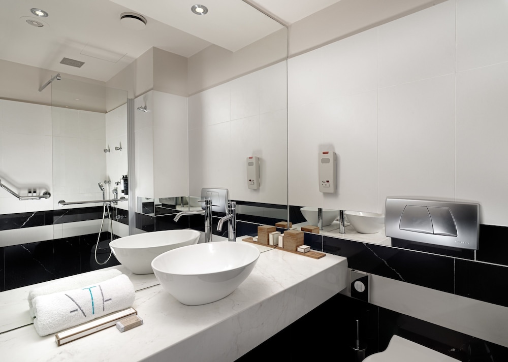 Deluxe Room, City View