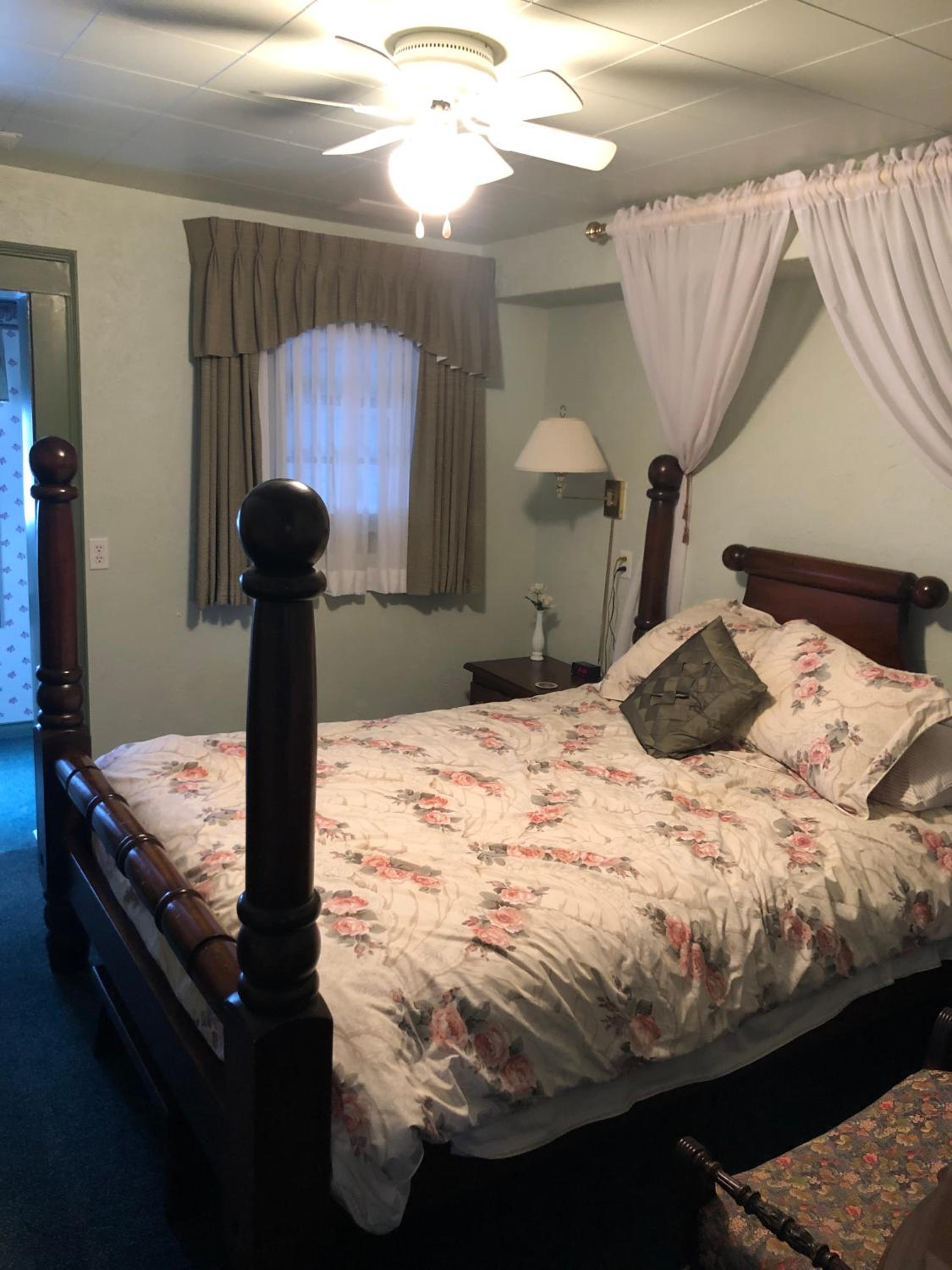 Queen Room - Photo 3
