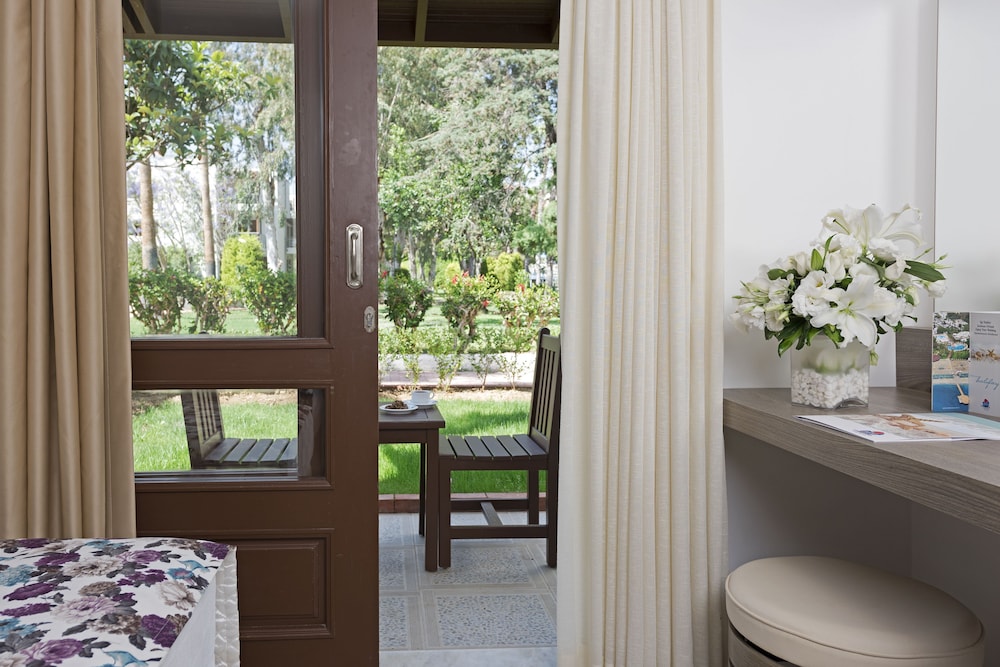 Bungalow Single Room thumbnail 5