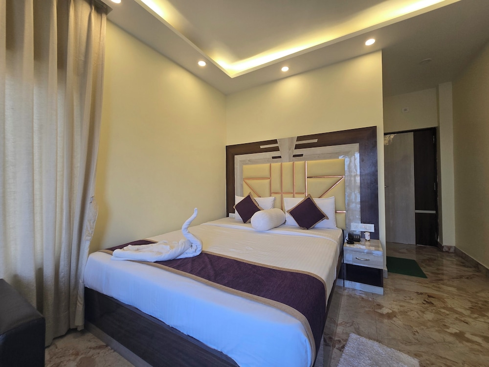 Queen Room with Balcony