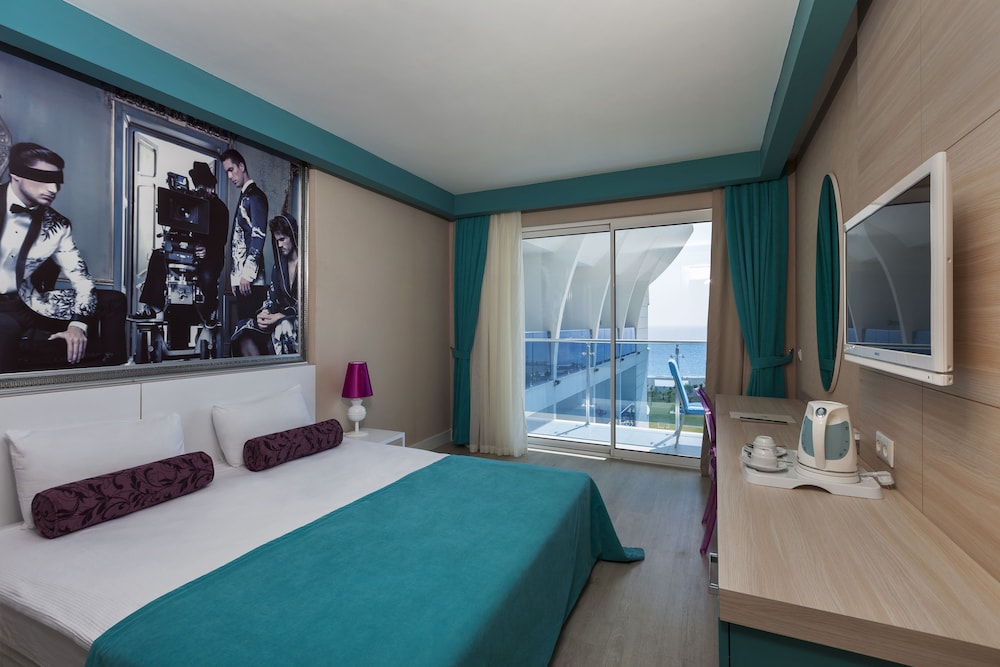 Standard Room, Partial Sea View photo 1