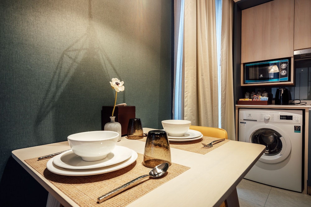 Junior Studio Suite, 1 King Bed, Kitchenette photo 2
