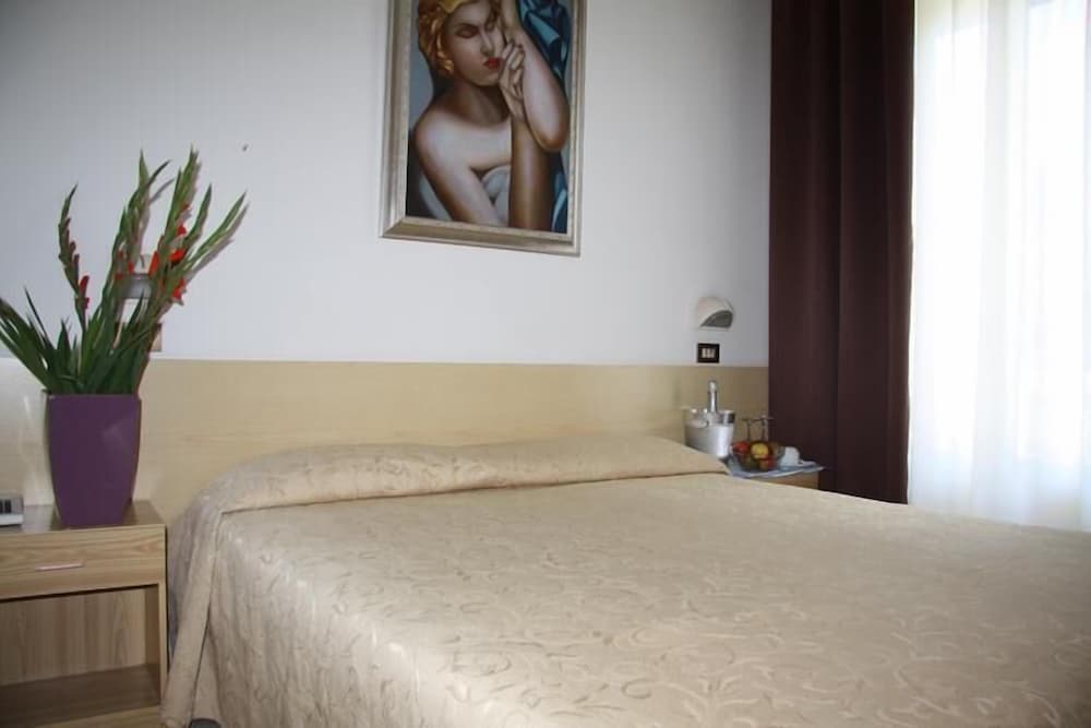 Double or Twin Room photo 1