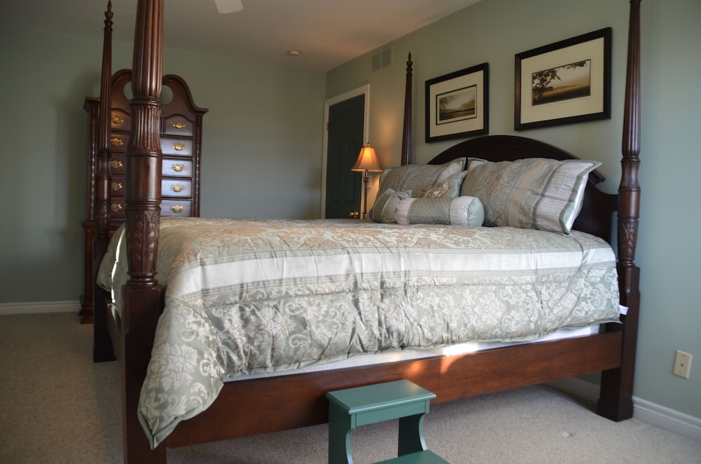 Deluxe Suite, 1 King Bed, Vineyard View photo 2