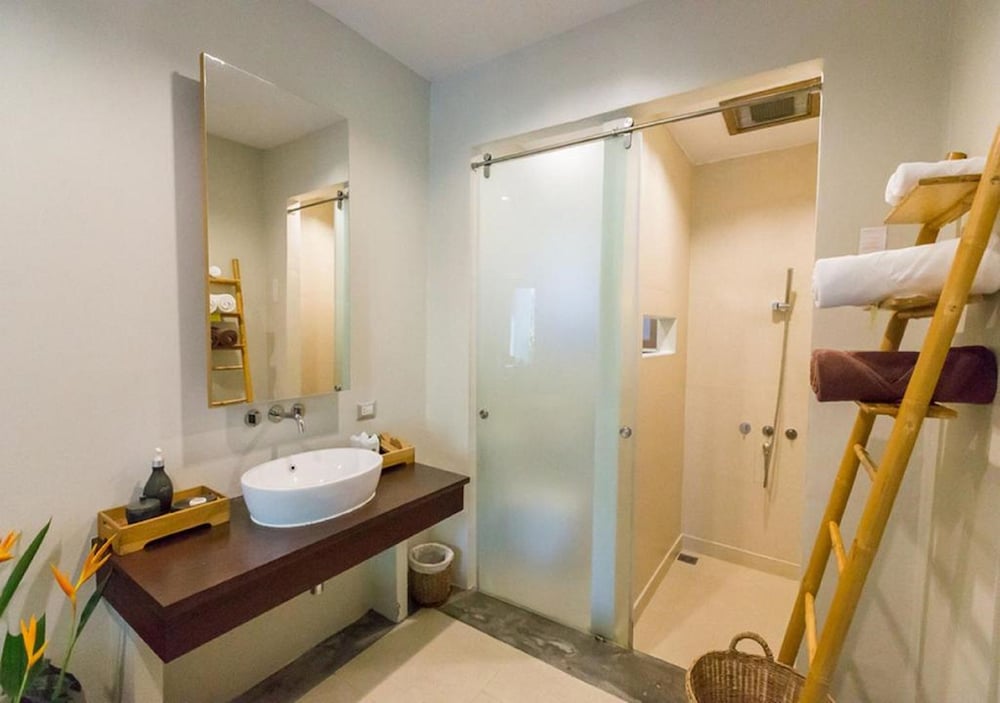 Deluxe Room, 1 Twin Bed, Pool View - Photo 3
