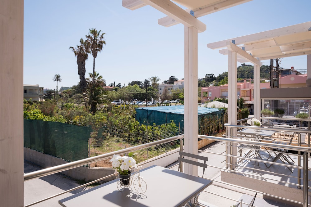 Apartment, 2 Bedrooms, Balcony, Sea View photo 3