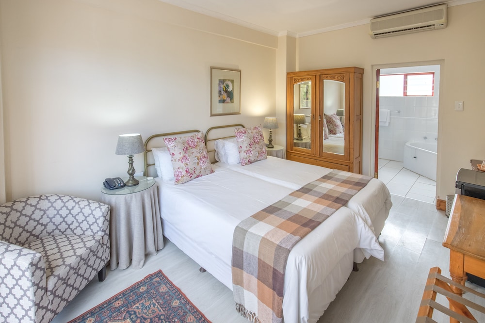 Classic Twin Room - Photo 2
