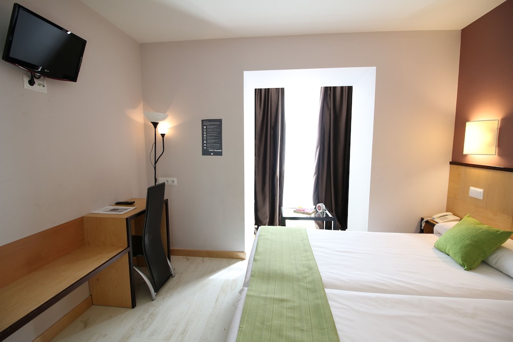 Economy Twin Room photo 2