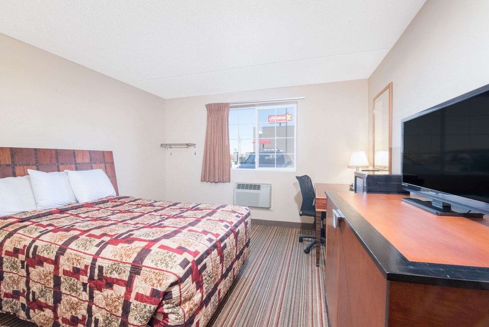 Executive Room, 1 Queen Bed - Photo 5