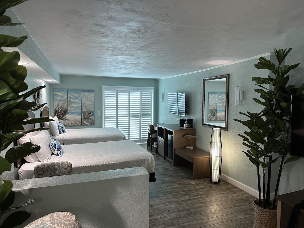 Standard Room, 2 Queen Beds, Oceanfront - Photo 3