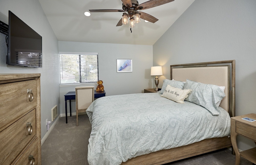 Condo, 2 Bedrooms