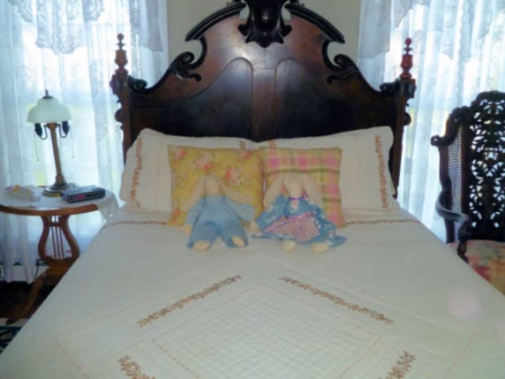 Room, Private Bathroom (Victorian Room) photo 3