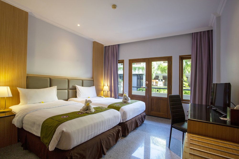Deluxe Room, Pool View - Photo 5