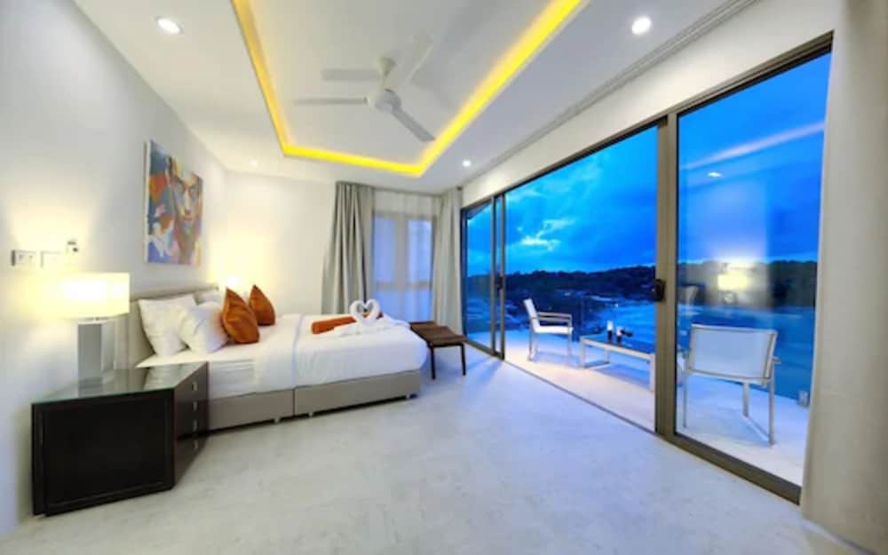 Luxury 3 Bedroom Villa with Ocean View and Private Infinity Pool BY13 photo 2