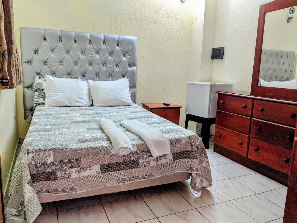 Standard Room, 1 Queen Bed