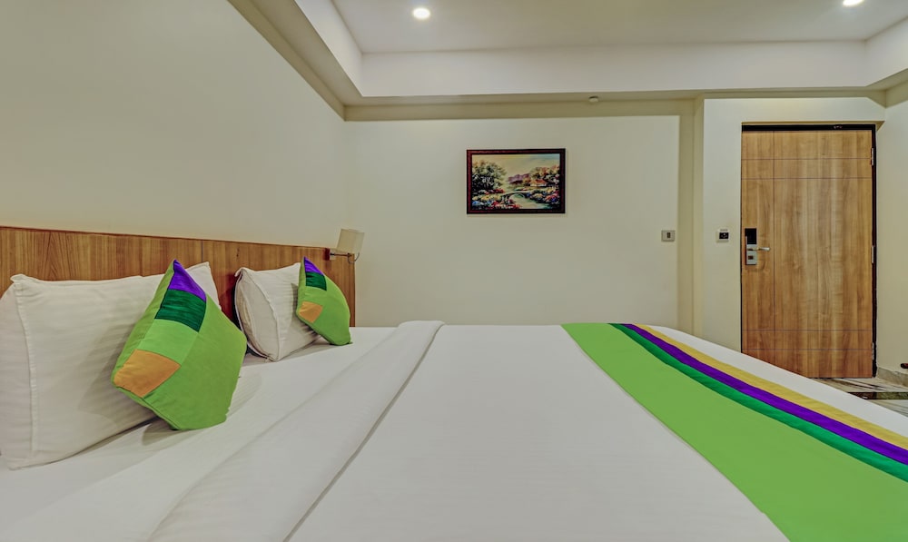 Deluxe Room - Photo 10