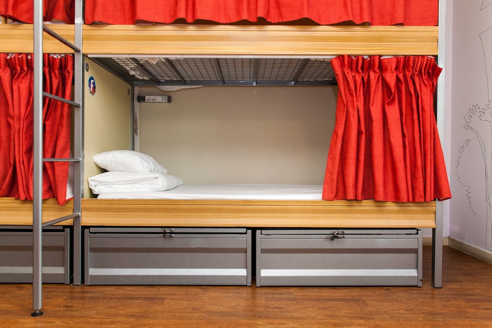 8 Bed Private Room photo 1