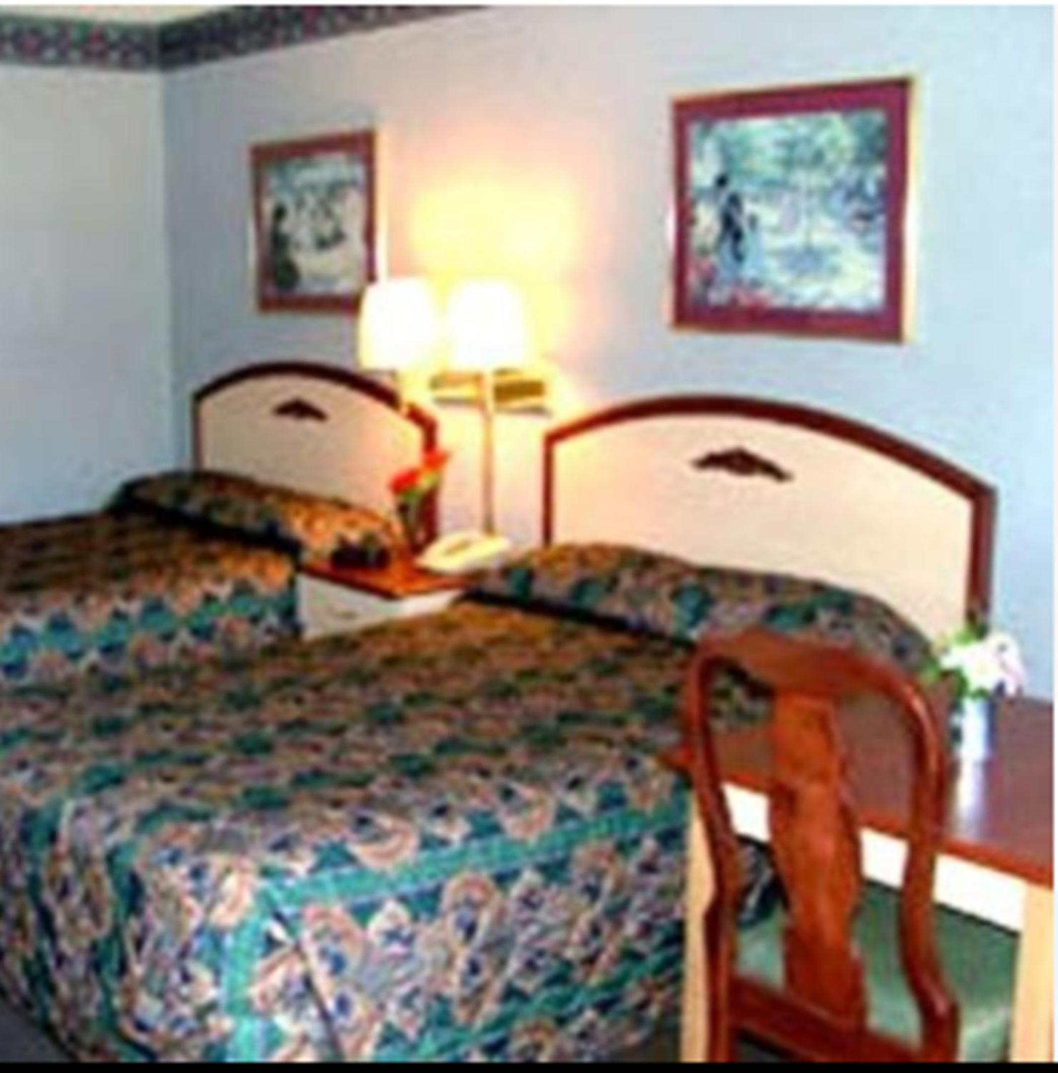 Double Room with Two Double Beds - Smoking - Photo 1