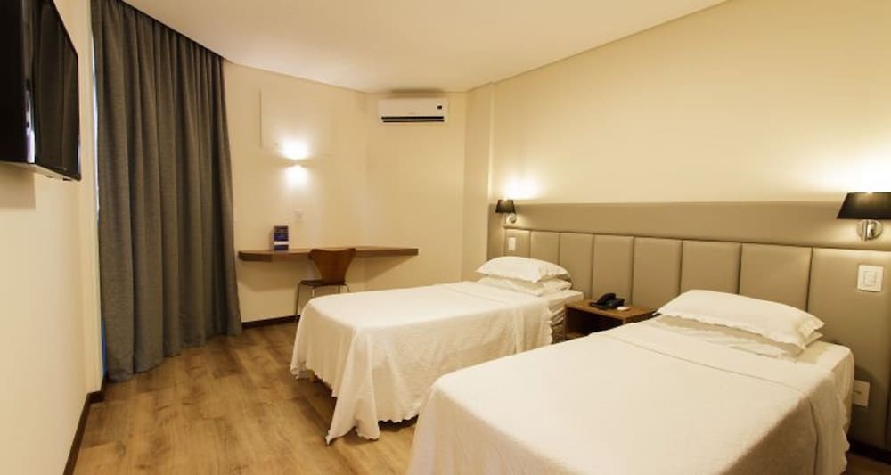 Deluxe Room, 1 Queen Bed, Non Smoking - Photo 2